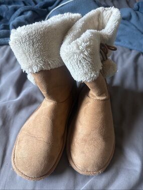 Cozy Faux-Sherpa Lined Girl's Boot - Tan
